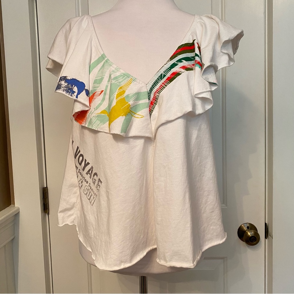 AKEMI + KIN TOP TEE TANK SLEEVELESS V-NECK & BACK WHITE GRAY GRAPHIC SIZE L*